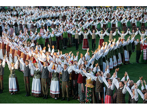 Vilniuje prasidėjo tradicinės Dainų šventės eitynės nuo Katedros iki Vingio parko